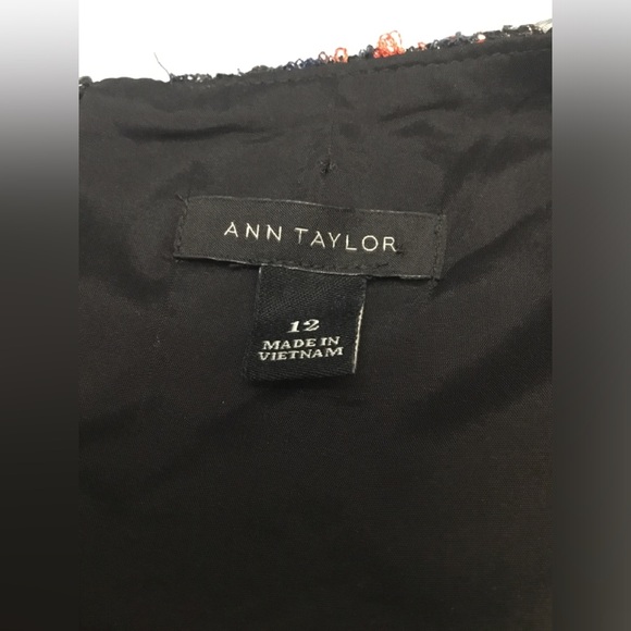 Elegant Tweed Sleeveless Dress - Picture 12 of 15